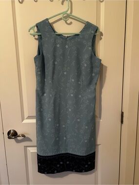 Cutter & Buck Light Blue Floral Midi Shift Dress with Dark Hem